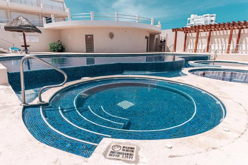 Cancun Marlin 32 エクステリア 写真